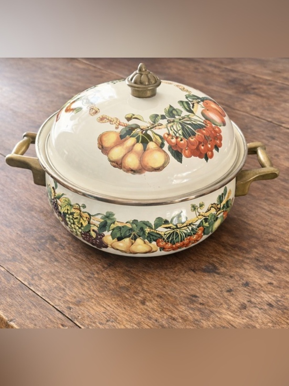 80s Tabletops Unlimited Kensington Garden Vitroceramic 3 Quart Pot with Lid